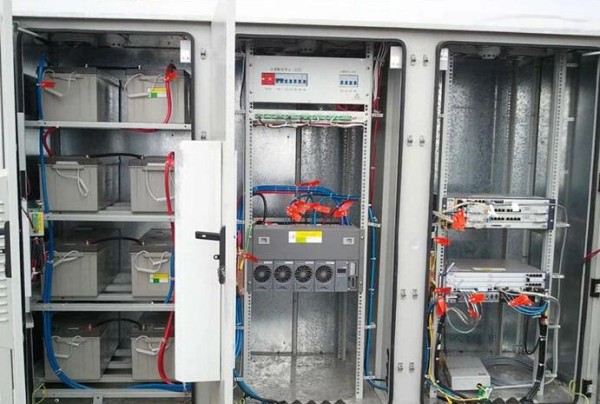 UPS蓄電池_conew1.jpg